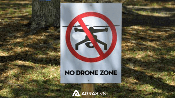 cấm drone